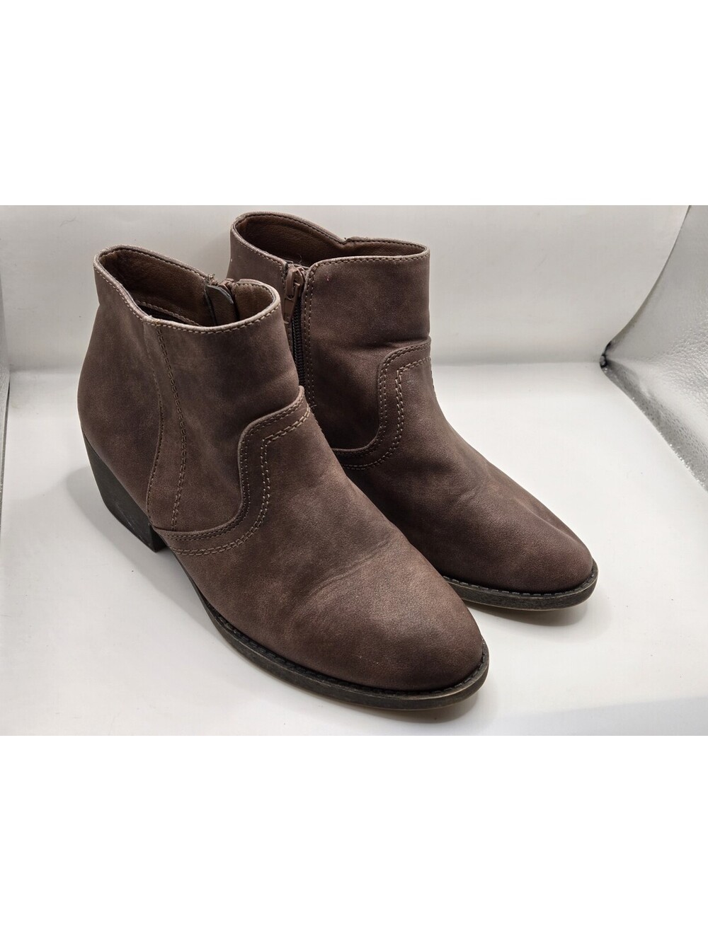 Maurices Womens Western Abigail Ankle Boots Brown Faux Suede Stacked Heel Sz 6.5